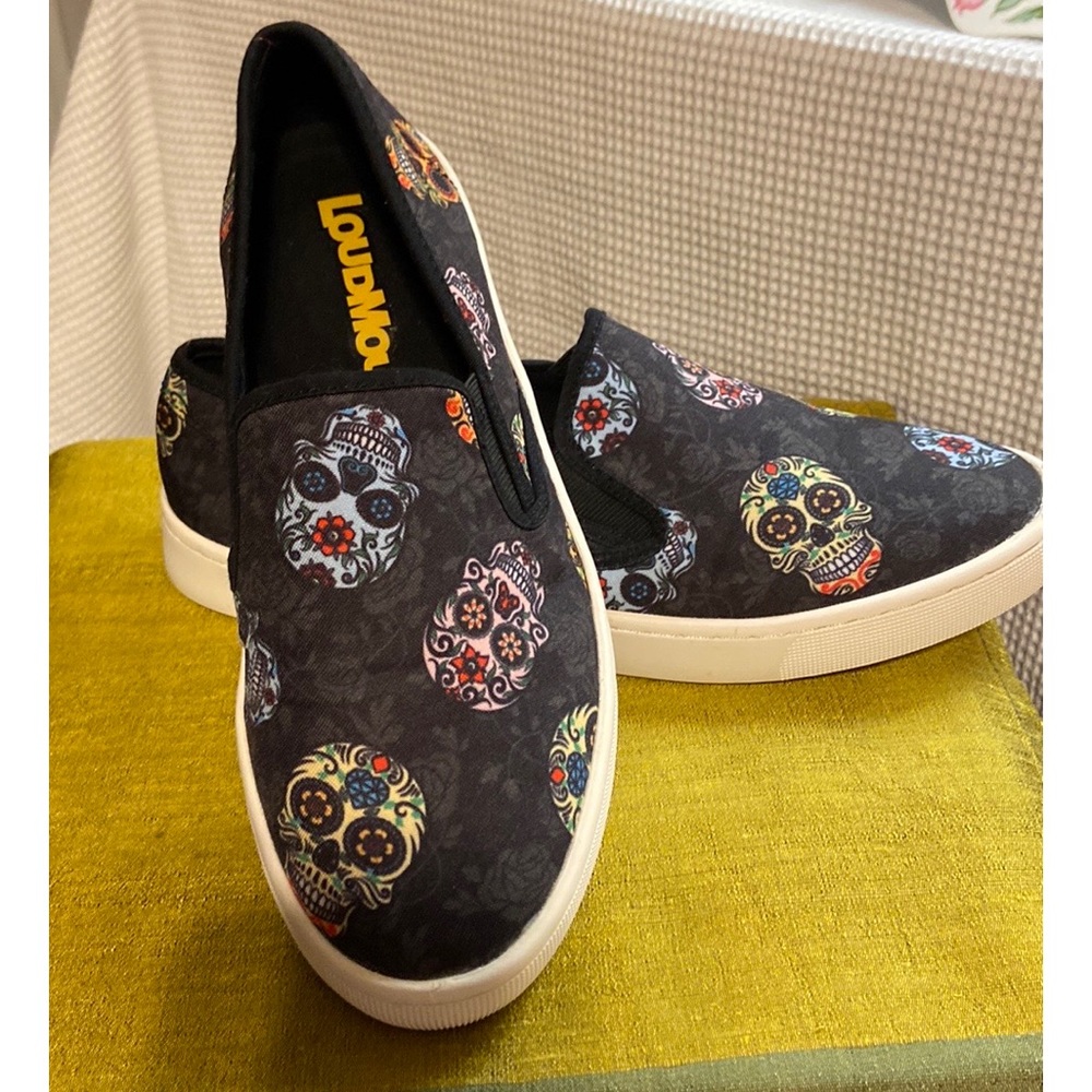 Loudmouth Vienna Slip on shoes skulls women size 9 style 081117 EUC colorful